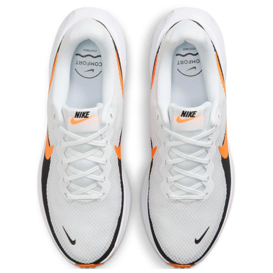 Nike Revolution 8